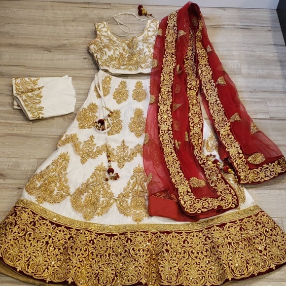 Indian bridal lehenga outfit - Picture 1 of 6
